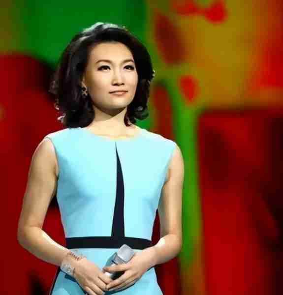 央视主持人李梓萌竟戴假发工作20年,摘下假发后网友都惊呆了!_2-第23张图片-九妖电影 央视主持人李梓萌竟戴假发工作20年,摘下假发后网友都惊呆了!_2-第23张图片-九妖电影