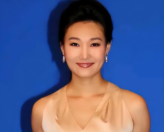 央视主持人李梓萌竟戴假发工作20年,摘下假发后网友都惊呆了!_2-第27张图片-九妖电影 央视主持人李梓萌竟戴假发工作20年,摘下假发后网友都惊呆了!_2-第27张图片-九妖电影