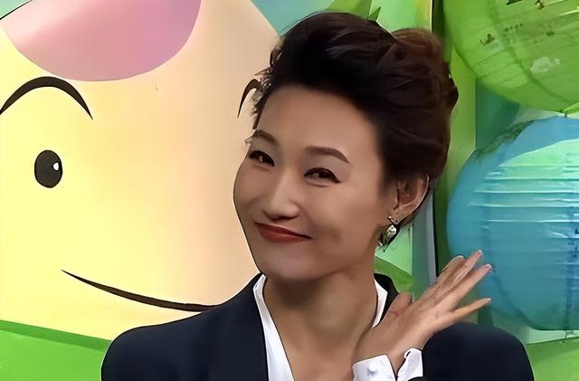 央视主持人李梓萌竟戴假发工作20年,摘下假发后网友都惊呆了!_2-第31张图片-九妖电影 央视主持人李梓萌竟戴假发工作20年,摘下假发后网友都惊呆了!_2-第31张图片-九妖电影