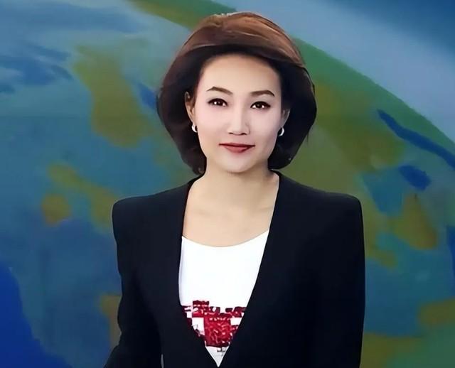 央视主持人李梓萌竟戴假发工作20年,摘下假发后,网友都惊呆了!-第2张图片-九妖电影 央视主持人李梓萌竟戴假发工作20年,摘下假发后,网友都惊呆了!-第2张图片-九妖电影