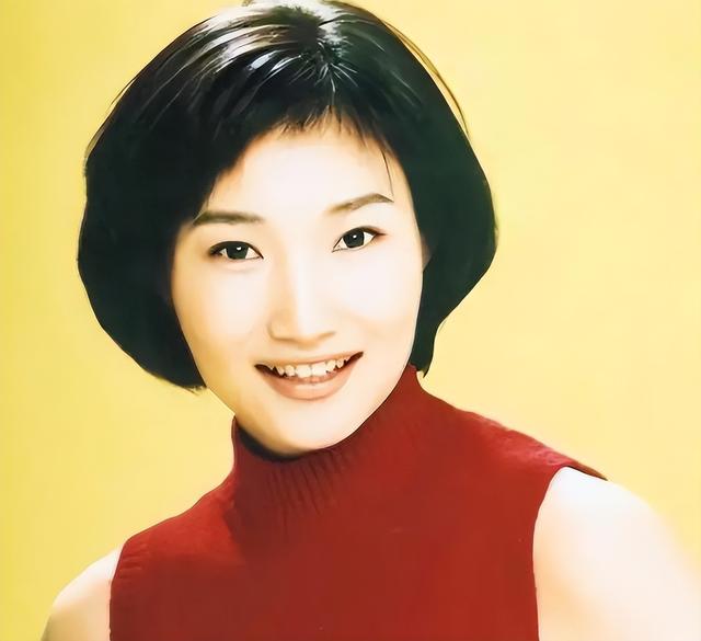 央视主持人李梓萌竟戴假发工作20年,摘下假发后,网友都惊呆了!-第3张图片-九妖电影 央视主持人李梓萌竟戴假发工作20年,摘下假发后,网友都惊呆了!-第3张图片-九妖电影