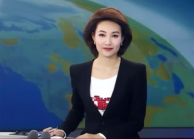 央视主持人李梓萌竟戴假发工作20年,摘下假发后,网友都惊呆了!-第9张图片-九妖电影 央视主持人李梓萌竟戴假发工作20年,摘下假发后,网友都惊呆了!-第9张图片-九妖电影