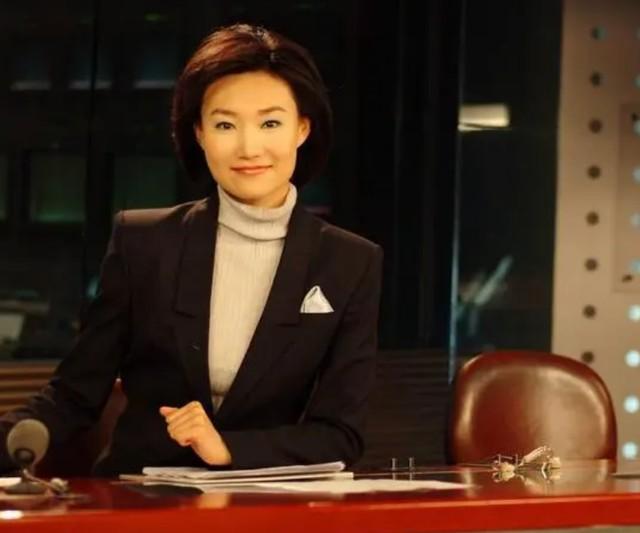 央视主持人李梓萌竟戴假发工作20年,摘下假发后,网友都惊呆了!-第10张图片-九妖电影 央视主持人李梓萌竟戴假发工作20年,摘下假发后,网友都惊呆了!-第10张图片-九妖电影