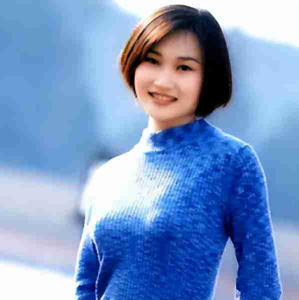 央视主持人李梓萌竟戴假发工作20年,摘下假发后,网友都惊呆了!-第16张图片-九妖电影 央视主持人李梓萌竟戴假发工作20年,摘下假发后,网友都惊呆了!-第16张图片-九妖电影