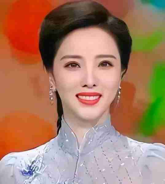 央视又开始“踢人”了,一女主持被除名,工作10年毫无存在感-第2张图片-九妖电影 央视又开始“踢人”了,一女主持被除名,工作10年毫无存在感-第2张图片-九妖电影
