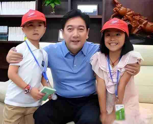 央视渣男水均益:遭全网谩骂滚出主持界,是什么使他成为众矢之的-第5张图片-九妖电影 央视渣男水均益:遭全网谩骂滚出主持界,是什么使他成为众矢之的-第5张图片-九妖电影