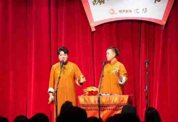 嘻哈包袱铺封箱火爆，仿佛05德云社模样，魔术相声碾压春晚-第10张图片-九妖电影