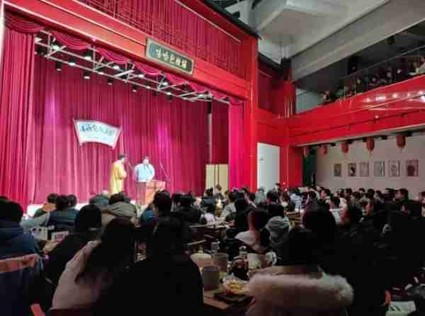 嘻哈包袱铺封箱观感，仿佛05德云社模样，魔术相声碾压春晚-第6张图片-九妖电影
