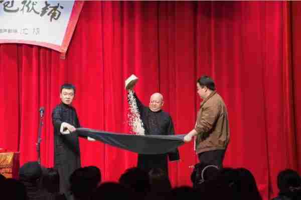 嘻哈包袱铺封箱观感，仿佛05德云社模样，魔术相声碾压春晚-第13张图片-九妖电影