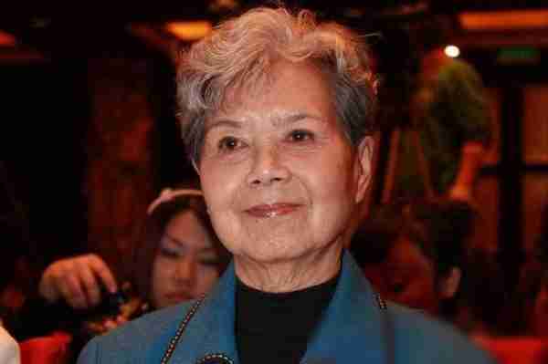 央视第一女主持人离世,事业爱情圆满,儿子成为她一生的遗憾-第11张图片-九妖电影 央视第一女主持人离世,事业爱情圆满,儿子成为她一生的遗憾-第11张图片-九妖电影