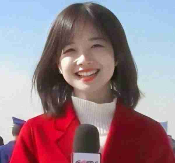 央视美女记者采访董宇辉走红网络，像极了文艺青年的梦中女神-第2张图片-九妖电影