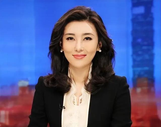 央视美女记者采访董宇辉走红网络，像极了文艺青年的梦中女神-第9张图片-九妖电影