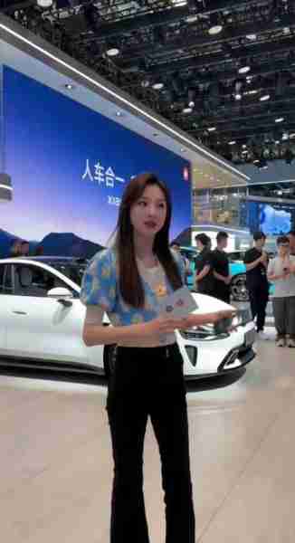 央视美女记者采访董宇辉走红网络，像极了文艺青年的梦中女神-第7张图片-九妖电影
