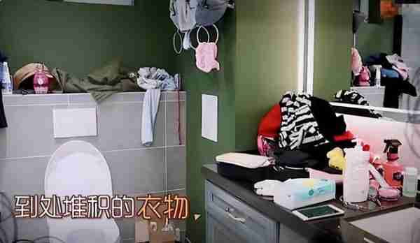 头油到发臭、秋裤脏到包浆、衣服泡到发霉,这些明星私下是真邋遢-第18张图片-九妖电影 头油到发臭、秋裤脏到包浆、衣服泡到发霉,这些明星私下是真邋遢-第18张图片-九妖电影