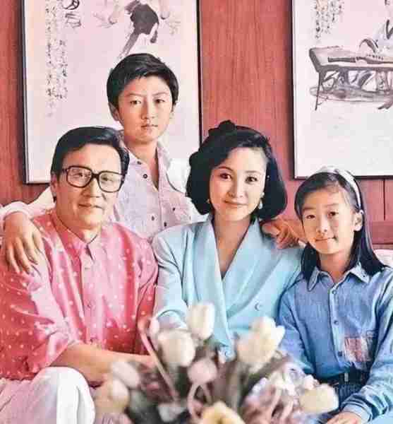 头油到发臭、秋裤脏到包浆、衣服泡到发霉,这些明星私下是真邋遢-第27张图片-九妖电影 头油到发臭、秋裤脏到包浆、衣服泡到发霉,这些明星私下是真邋遢-第27张图片-九妖电影
