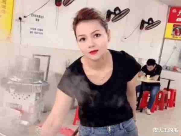女主播和男友直播交作业，全程直播间都没被封，网友：正能量-第4张图片-九妖电影