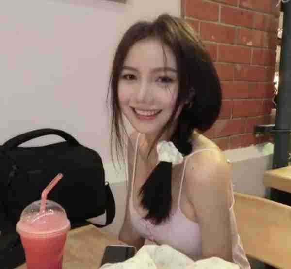 女主播透露结婚要求，只要满足一个条件，可以不要一分彩礼-第1张图片-九妖电影