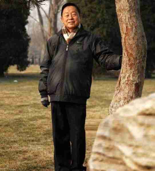 因在春晚唱了一首歌，被封杀14年，今将上亿资产全部无偿捐献！-第3张图片-九妖电影