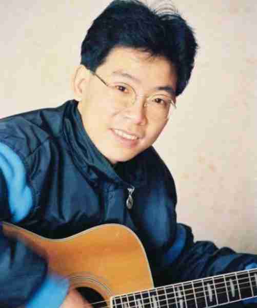 因在春晚唱了一首歌，被封杀14年，今将上亿资产全部无偿捐献！-第7张图片-九妖电影