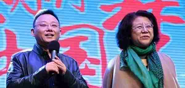 国家一级演员九次登春晚，为“红斑狼疮”妻子倾家荡产，满是辛酸_1-第6张图片-九妖电影