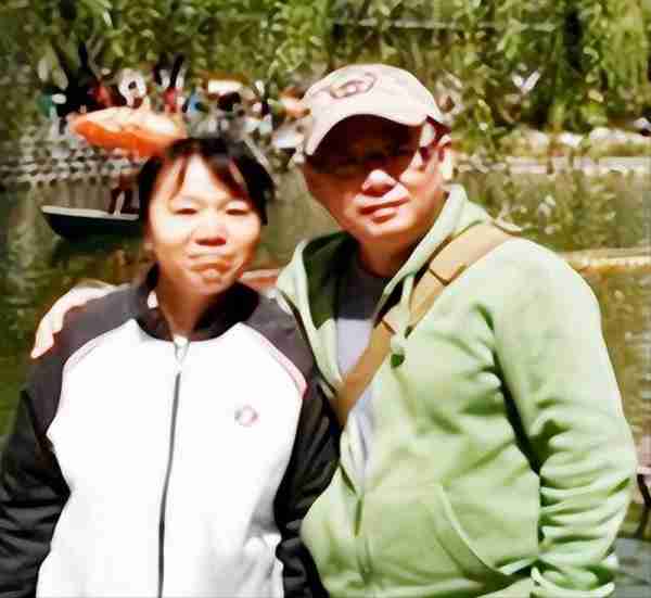 国家一级演员十次登春晚，为“红斑狼疮”妻子倾家荡产，满是辛酸-第3张图片-九妖电影