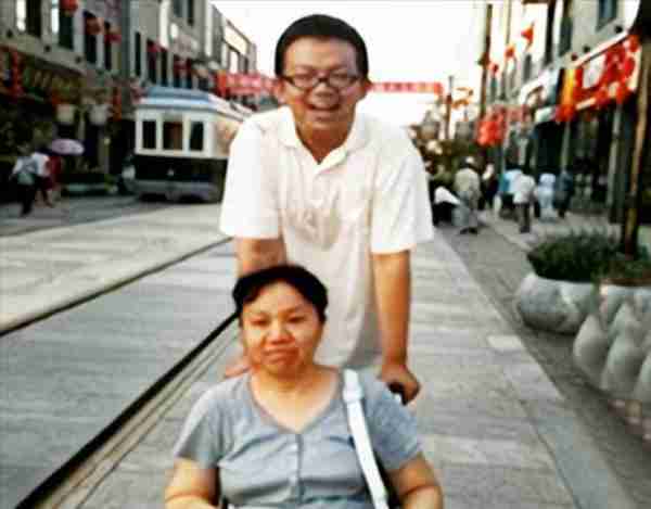 国家一级演员，10登春晚，陪妻子抗癌23年，倾家荡产依旧不离不弃_1-第37张图片-九妖电影
