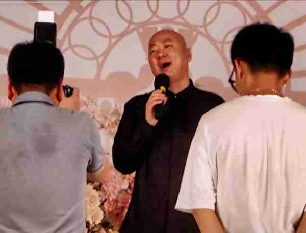 国家一级演员，10登春晚，陪妻子抗癌23年，倾家荡产依旧不离不弃_1-第42张图片-九妖电影