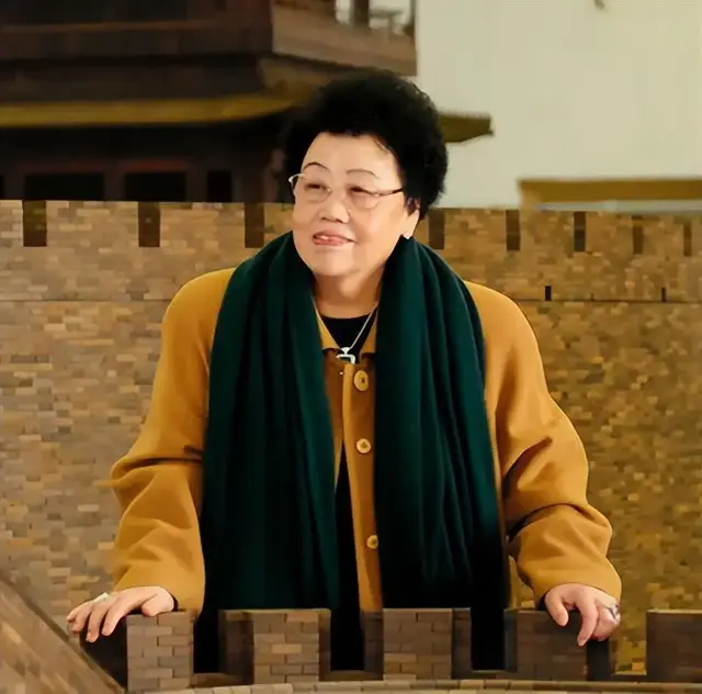 女首富陈丽华年轻照片曝光,网友:好美呀,怪不得唐僧会鞍前马后-第8张图片-九妖电影 女首富陈丽华年轻照片曝光,网友:好美呀,怪不得唐僧会鞍前马后-第8张图片-九妖电影