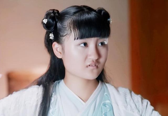 她6岁被成龙抱着上春晚,却因长相被骂退圈出国,如今她长什么样-第28张图片-九妖电影 她6岁被成龙抱着上春晚,却因长相被骂退圈出国,如今她长什么样-第28张图片-九妖电影