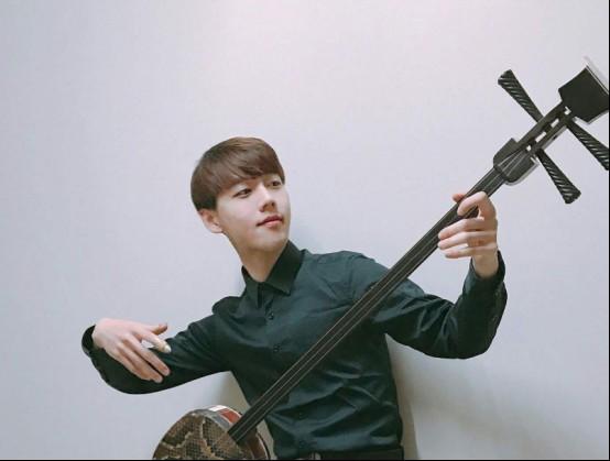 国风美少年中被称为呆萌的选手，颇受张云雷喜欢，形象清新十足-第1张图片-九妖电影