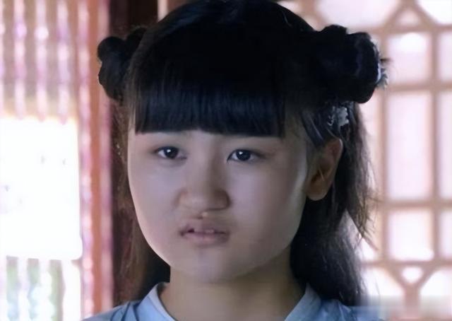 她6岁被成龙抱着上春晚,却因长相被骂退圈出国,如今她长什么样_1-第15张图片-九妖电影 她6岁被成龙抱着上春晚,却因长相被骂退圈出国,如今她长什么样_1-第15张图片-九妖电影