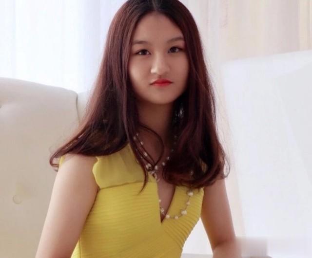 她6岁被成龙抱着上春晚,却因长相被骂退圈出国,如今她长什么样_1-第13张图片-九妖电影 她6岁被成龙抱着上春晚,却因长相被骂退圈出国,如今她长什么样_1-第13张图片-九妖电影