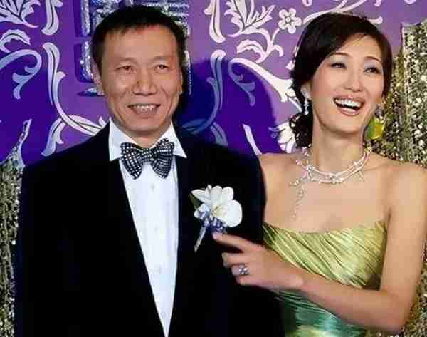 她凭借身材在大陆捞金,翻脸吐槽内地脏乱差,如今嫁入豪门当富婆-第21张图片-九妖电影 她凭借身材在大陆捞金,翻脸吐槽内地脏乱差,如今嫁入豪门当富婆-第21张图片-九妖电影