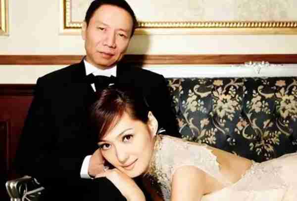 她凭借身材在大陆捞金,翻脸吐槽内地脏乱差,如今嫁入豪门当富婆-第22张图片-九妖电影 她凭借身材在大陆捞金,翻脸吐槽内地脏乱差,如今嫁入豪门当富婆-第22张图片-九妖电影