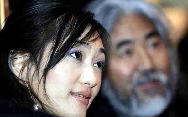 她凭借身材在大陆捞金,翻脸吐槽内地脏乱差,如今嫁入豪门当富婆-第27张图片-九妖电影 她凭借身材在大陆捞金,翻脸吐槽内地脏乱差,如今嫁入豪门当富婆-第27张图片-九妖电影