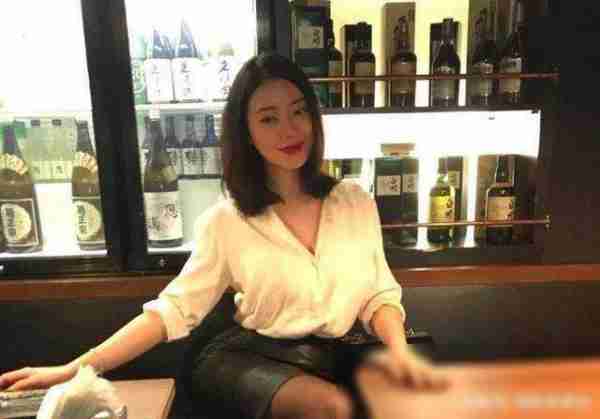 她因刘强东走红，国外住豪宅开名车生活奢华，如今成为万人迷-第4张图片-九妖电影
