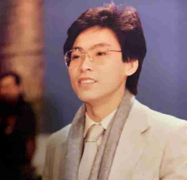 在春晚唱了一首歌，被封杀14年，今身价过亿，全部无偿捐献给祖国-第3张图片-九妖电影