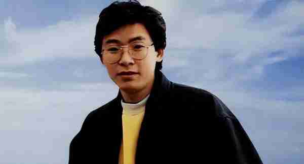 在春晚唱了一首歌，被封杀14年，今身价过亿，全部无偿捐献给祖国-第1张图片-九妖电影