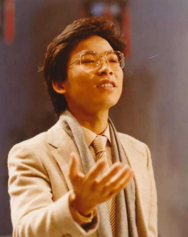 在春晚唱了一首歌，被封杀14年，今身价过亿，全部无偿捐献给祖国_1-第2张图片-九妖电影