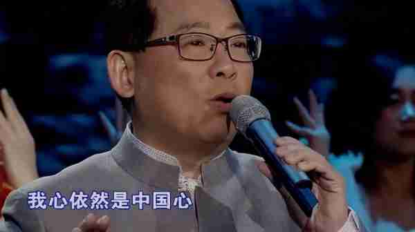 在春晚唱了一首歌，被封杀14年，今身价过亿，全部无偿捐献给祖国_2-第3张图片-九妖电影