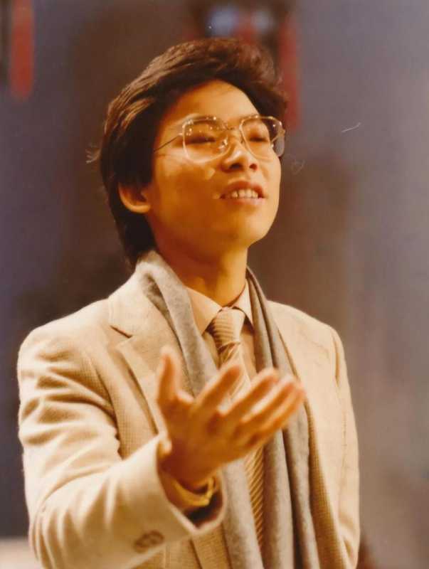 在春晚唱了一首歌，被封杀14年，今身价过亿，全部无偿捐献给祖国_2-第6张图片-九妖电影