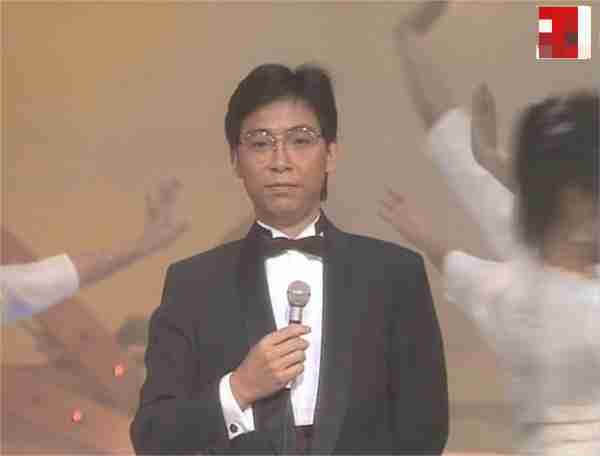 在春晚唱了一首歌，被封杀14年，今身价过亿，全部无偿捐献给祖国_2-第7张图片-九妖电影