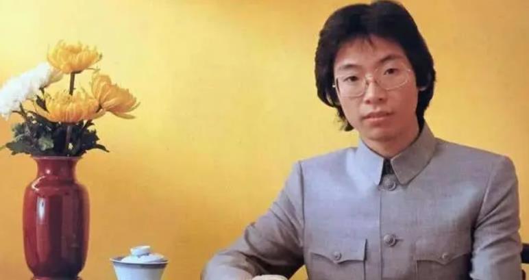 在春晚唱了一首歌，被封杀14年，今身价过亿，全部无偿捐献给祖国_3-第6张图片-九妖电影
