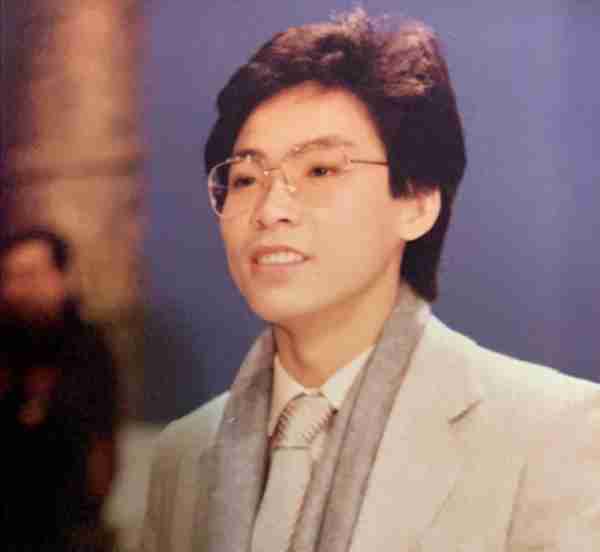 在春晚唱了一首歌，被封杀14年，今身价过亿，全部无偿捐献给祖国_3-第16张图片-九妖电影