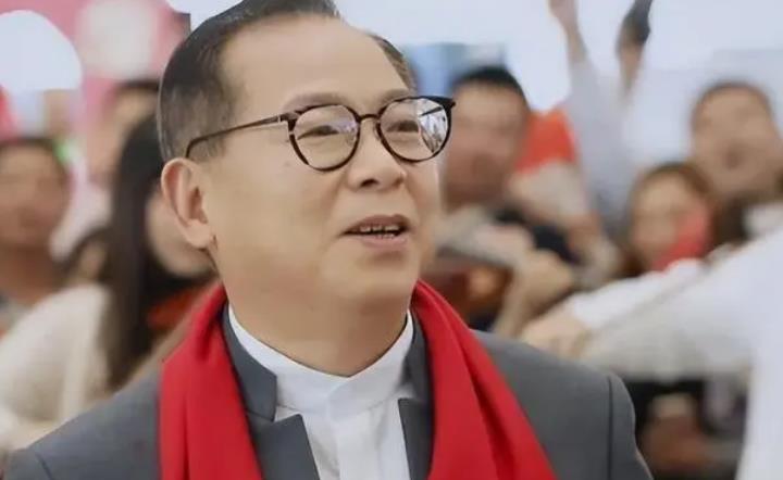 在春晚唱了一首歌，被封杀14年，今身价过亿，全部无偿捐献给祖国_3-第21张图片-九妖电影