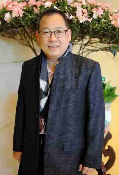 在春晚唱了一首歌，被封杀14年，今身价过亿，全部无偿捐献给祖国_3-第25张图片-九妖电影