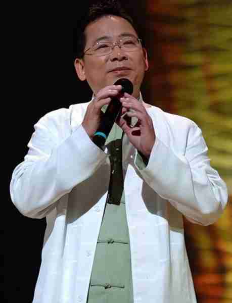 在春晚唱了一首歌，被封杀14年，今身价过亿，全部无偿捐献给祖国_4-第21张图片-九妖电影