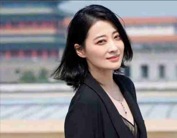 她是“最愚蠢”的演员，闪婚2次，倒贴全部身家，如今48岁身价百亿-第3张图片-九妖电影
