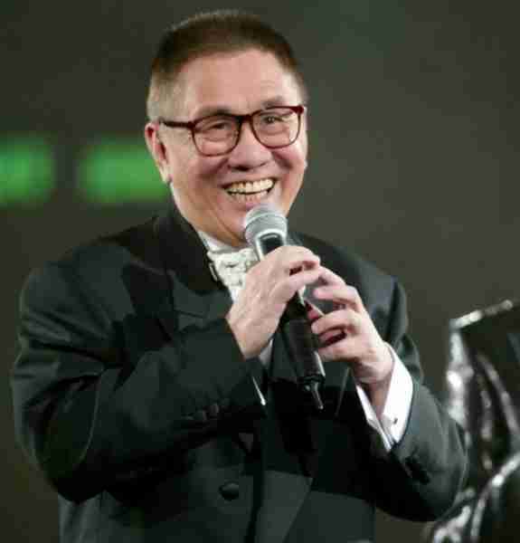 在春晚唱了一首歌，被封杀14年，今身价过亿，全部无偿捐献给祖国_5-第2张图片-九妖电影