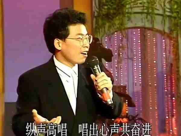 在春晚唱了一首歌，被封杀14年，今身价过亿，全部无偿捐献给祖国_5-第9张图片-九妖电影
